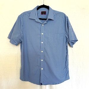Untuckit wrinkle free performance short sleeve button down in blue check. Size M